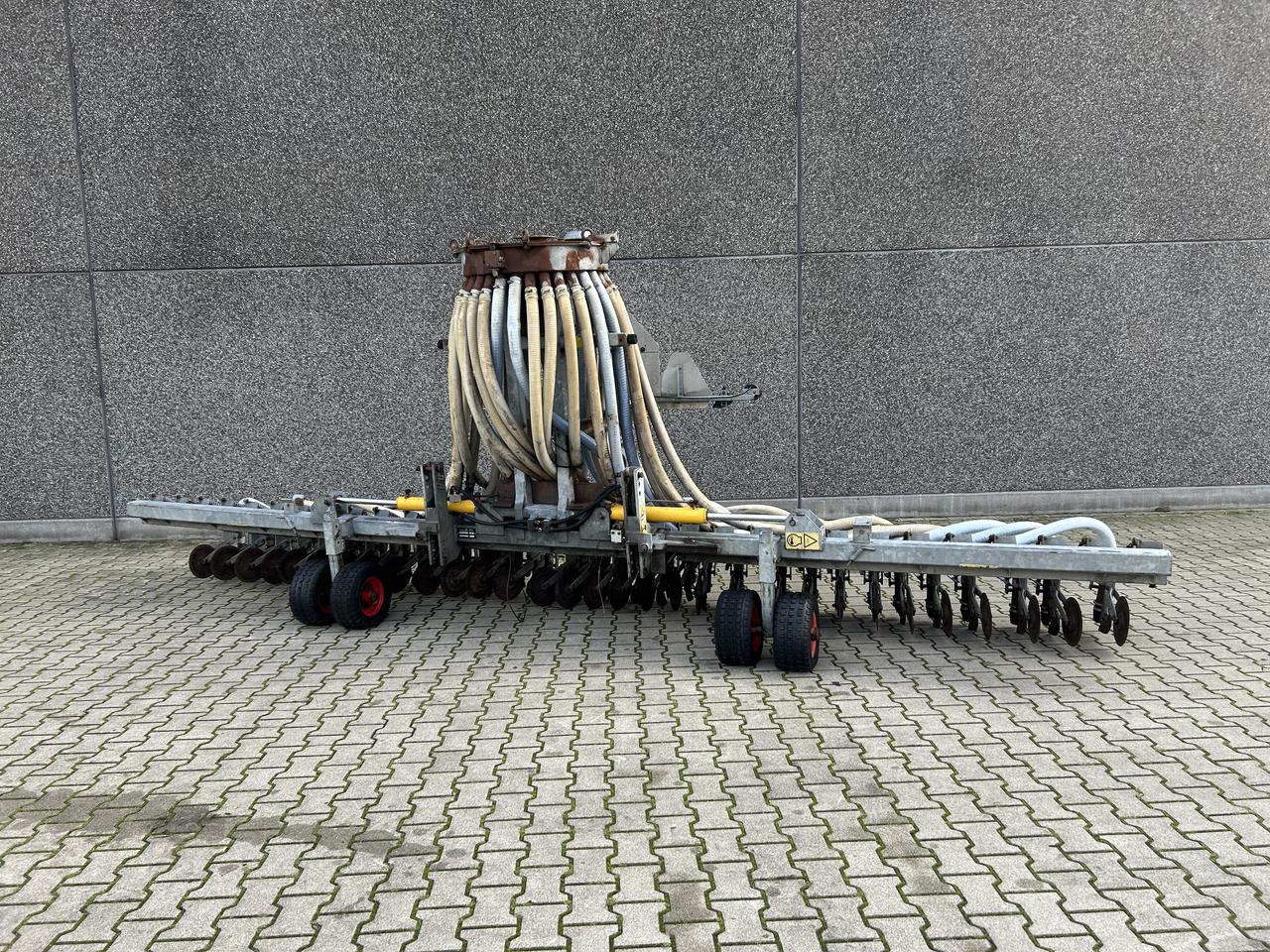 61042-001.jpg