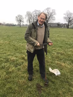 Hayo Cremer Canters op een weiland