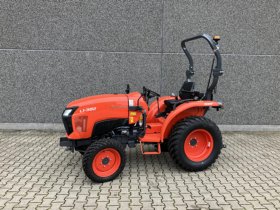 Kubota L1-382 compact trekker