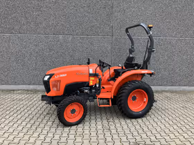 KUBOTA L1-382 Compact Trekker